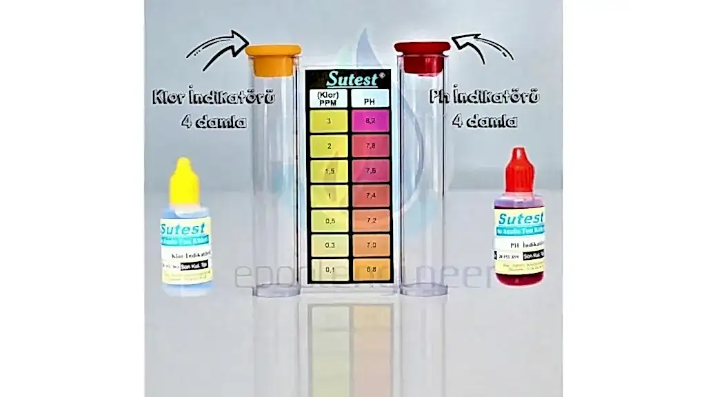 Havuz suyu test kiti ile suyun pH ve klor seviyesini ölçme işlemi.